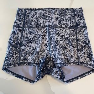 Lululemon shorts 2.5"